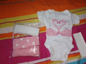 Lot de 4 body neuf 3 mois