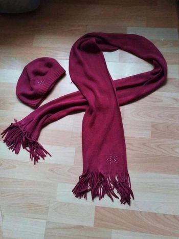 Joli  écharpe et  son  petit  béret