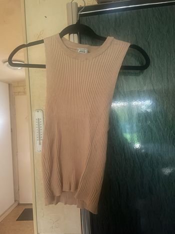 Haut beige sans manche