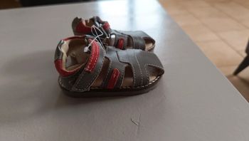 Sandales sandalettes neuves taille 19 obaibi