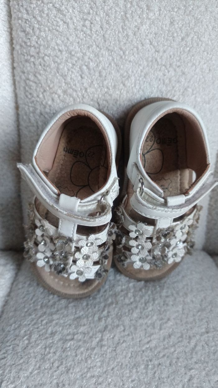 Sandales fille blanche fleurs taille 22 Gemo - photo numéro 5