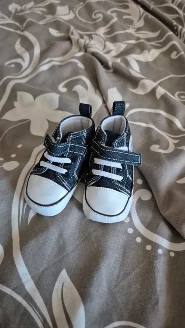 Chaussons garçon neufs