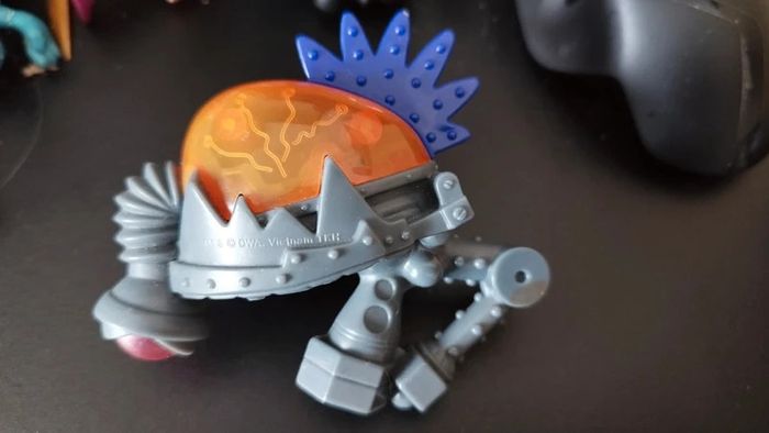 Figurine RARE 2010 Orange Brainbot Robot McDonald's Europe Figure Megamind