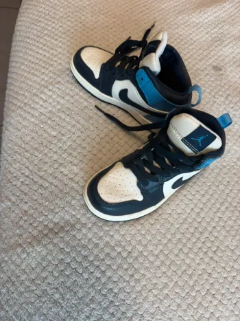 Nike Air Jordan 1 Mid enfant – T29,5 – Bleu / Blanc – Authentiques