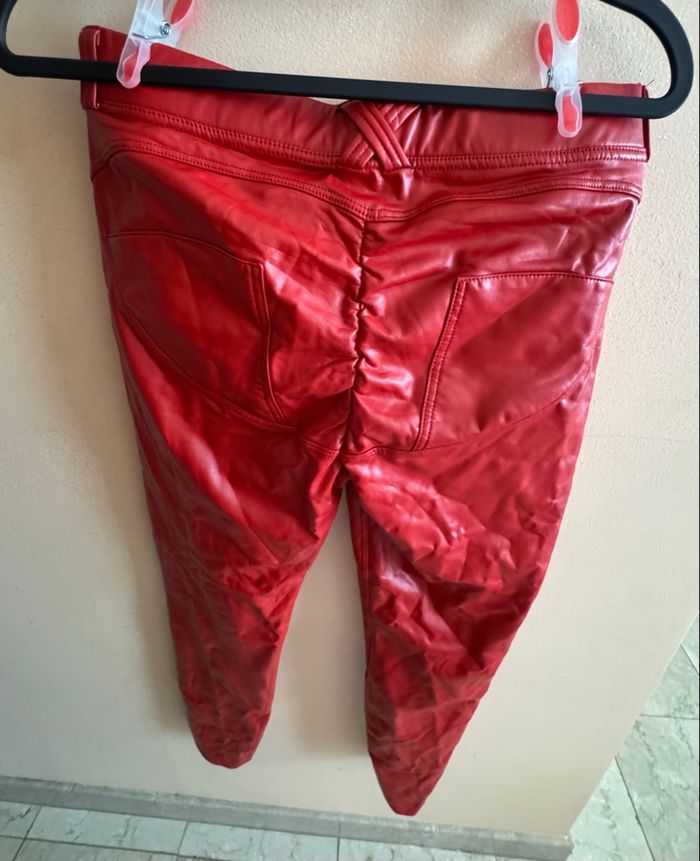 Pantalon rouge en simili cuir – Taille L – Très bon état - photo numéro 2