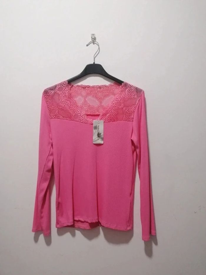 T-shirt rose bubblegum avec dentelleT-shirt rose bubblegum avec dentelle - photo numéro 2