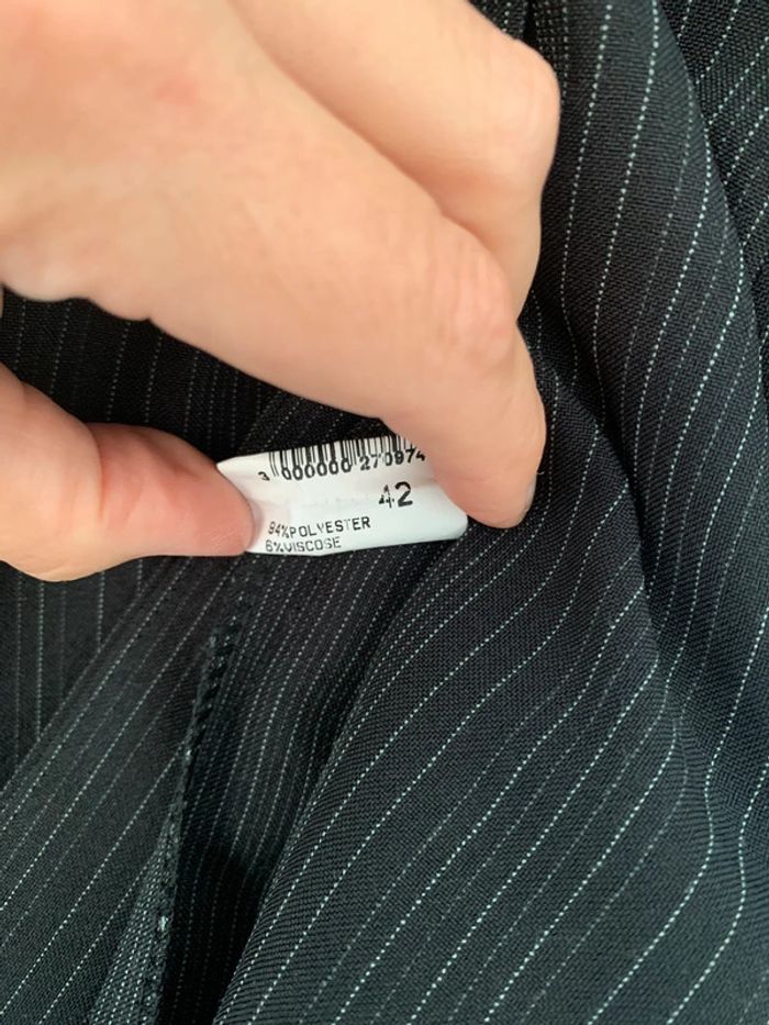 Veste noire à fines rayures taille 42 - photo numéro 3