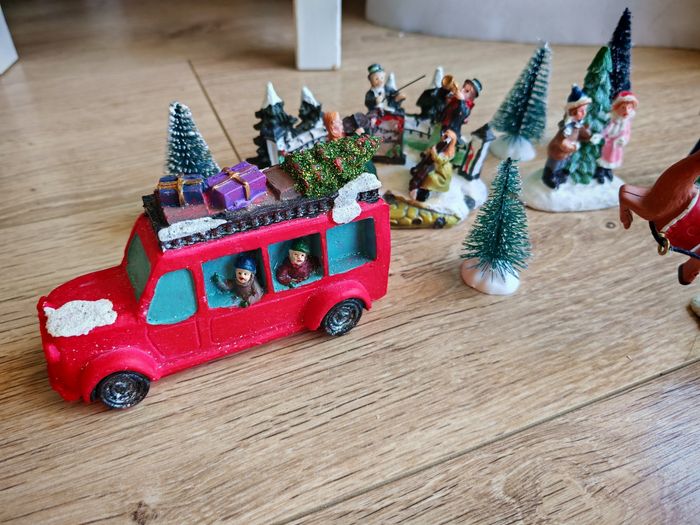 Figurines pour village de noel traîneau du père noel - photo numéro 2