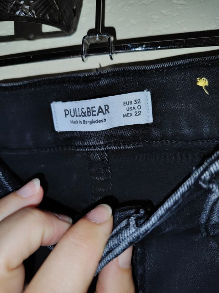 Jean noir pull&bear taille 32 - photo numéro 2