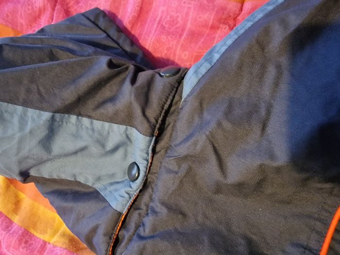 Petit blouson imperméable à capuche amovible - photo numéro 3