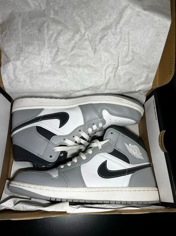 Nike Air Jordan one mid 