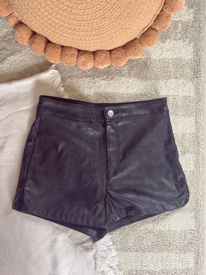 Short simili cuir noir neuf