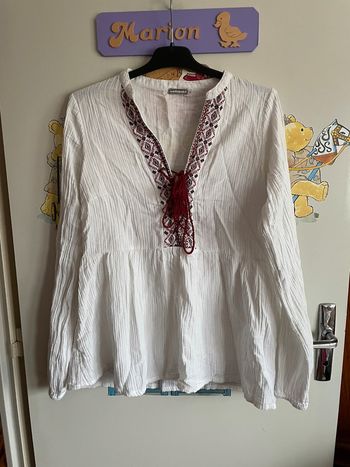 Tunique à manches longues blanche à motifs, taille 34, marque Vertbaudet.