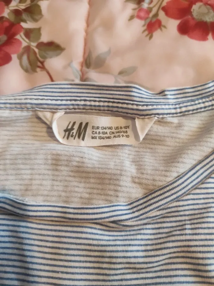 Tee-shirt H&M - 8/10 ans / 134/140 cm - photo numéro 2