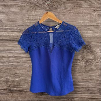 Blouse manches courtes bleu avec dentelle H&M taille 36 S