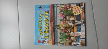 Observe l'Égypte Cherche l'intrus