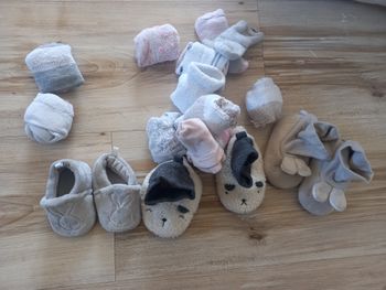 Lot chaussons + chaussettes