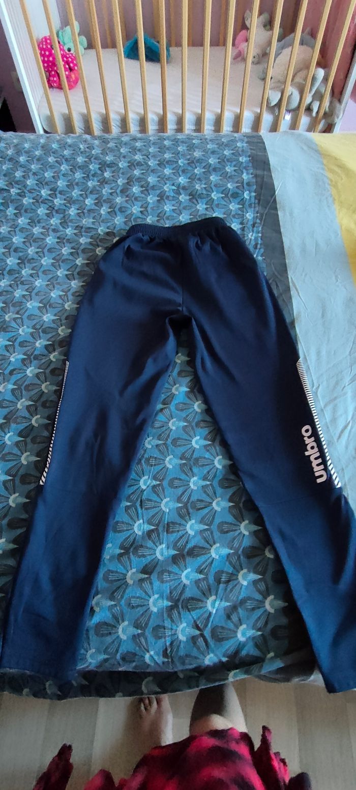 Jogging Umbro 14ans - photo numéro 3
