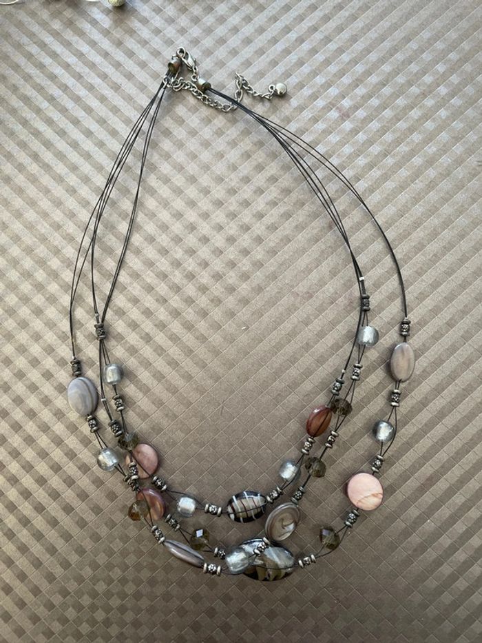 Collier sur les tons marrons