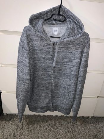 Sweat a capuche (taille S)