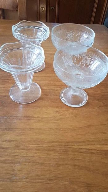 4 Coupes à glace ou salade de fruits