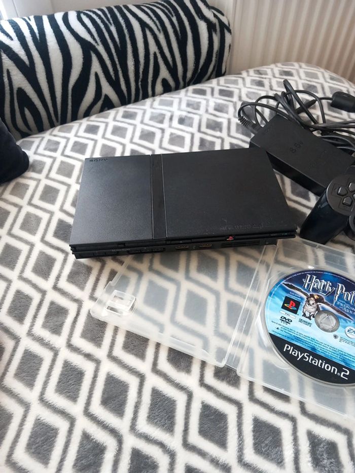 PlayStation 2 slim avec une manette et un jeu harry potter prisonnier et azkaban - photo numéro 2