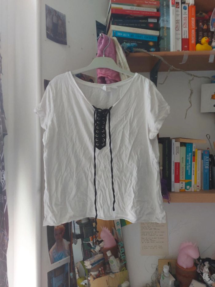 Tshirt à lacet