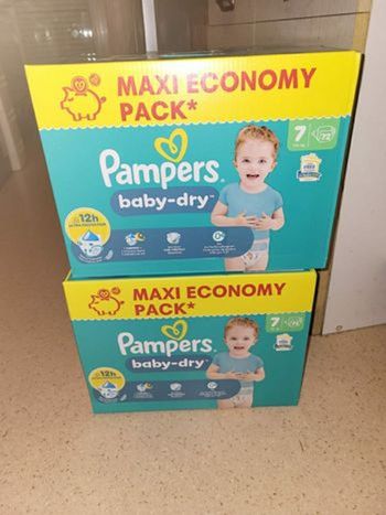 couches pampers baby-dry T7