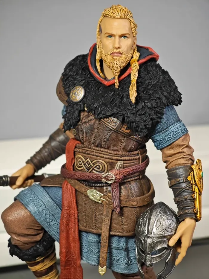 Figurine Assassin's Creed Valhalla : Eivor 25cm Officielle Ubisoft neuve - photo numéro 3