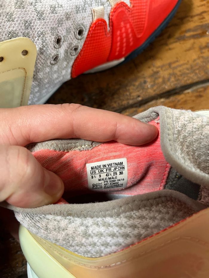 Chaussure de Tennis Adidas Adizero pour salle très peu utilisé - photo numéro 7