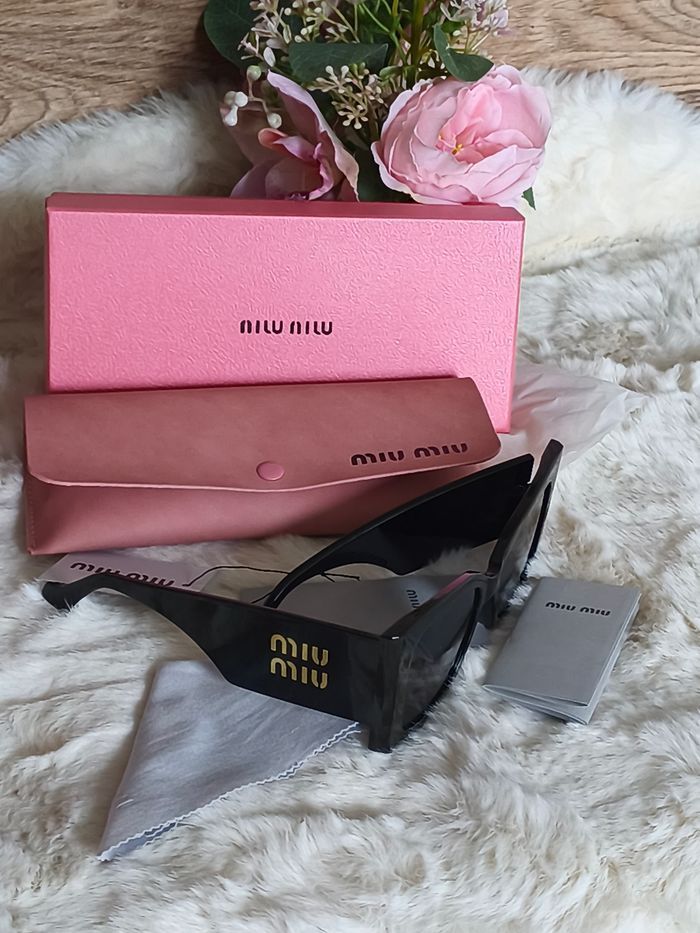 Lunette de soleil miumiu detail doré - photo numéro 5