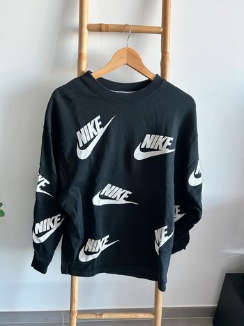 Sweat Nike logos