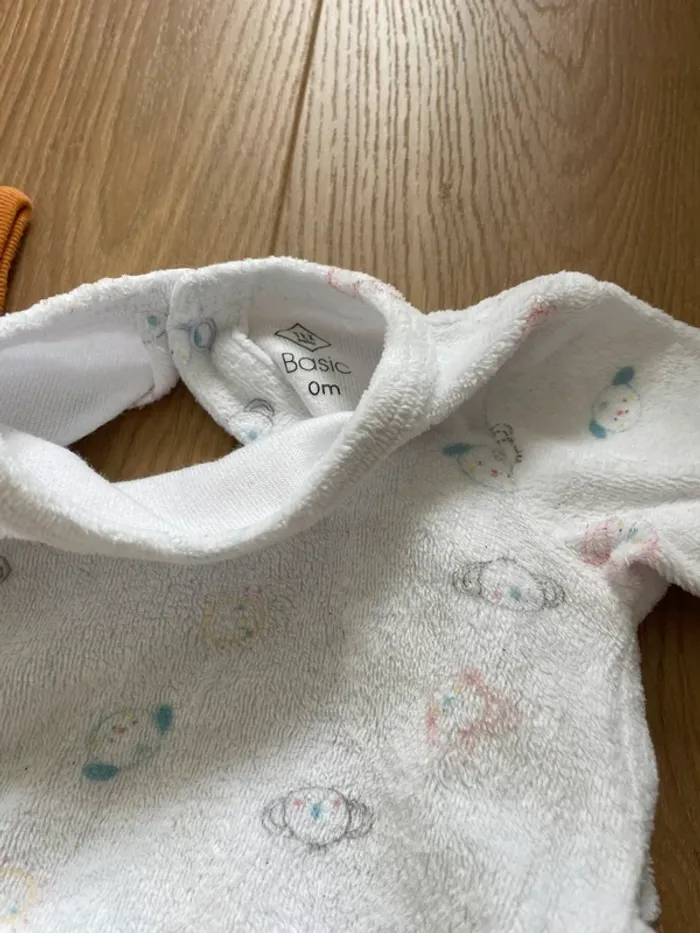 2 pyjamas 0 mois - photo numéro 3