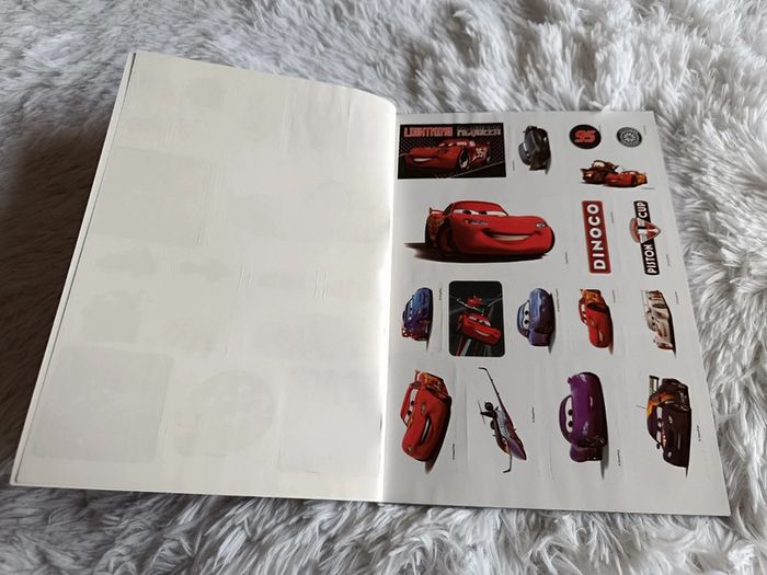 NEUF Mon livre de jeux et de coloriages avec stickers Cars 2 _ Disney X Pixar X Hemma - photo numéro 4