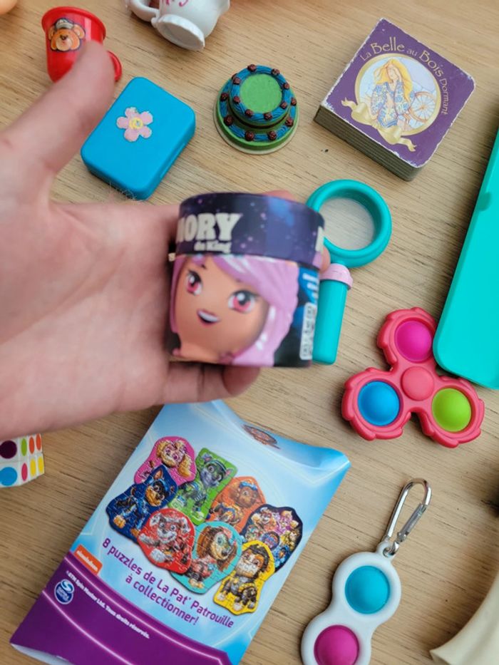 Lot Jouet en vrac dont disney my little pony pop it accessoires poupon etc - photo numéro 6