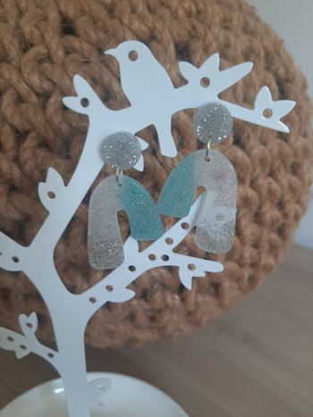 Boucles d'oreilles pendante résine 