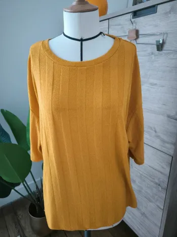 Joli pull très joli tombe