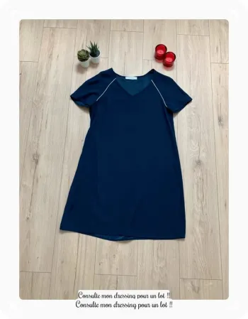 Robe bleu marine avec liseret doré