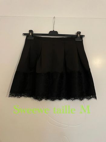 Jupe courte noir taille haute évasé bas dentelle sweewe taille M