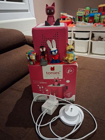 Toniebox rose avec 5 tonies