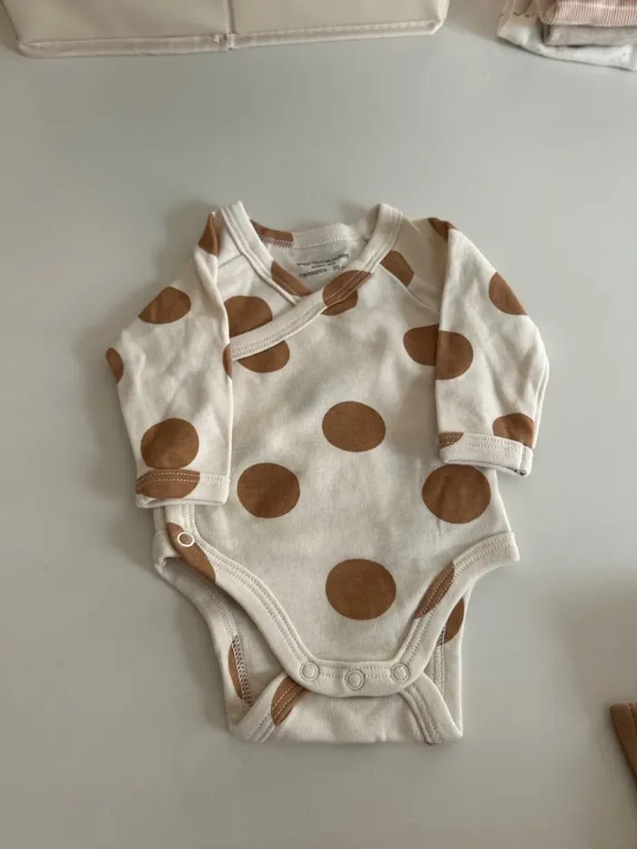 Kit naissance (2 pyjamas velours et 5 bodys manches longues) - photo numéro 4
