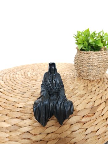Figurine Gothique de la Faucheuse Assise
