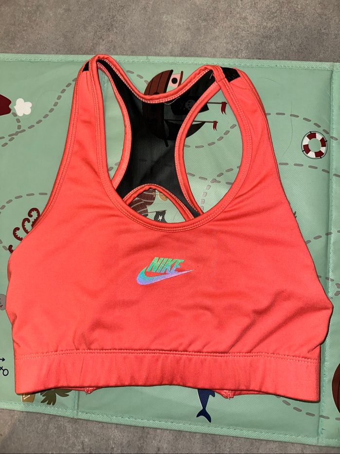 Brassière de sport Nike taille M