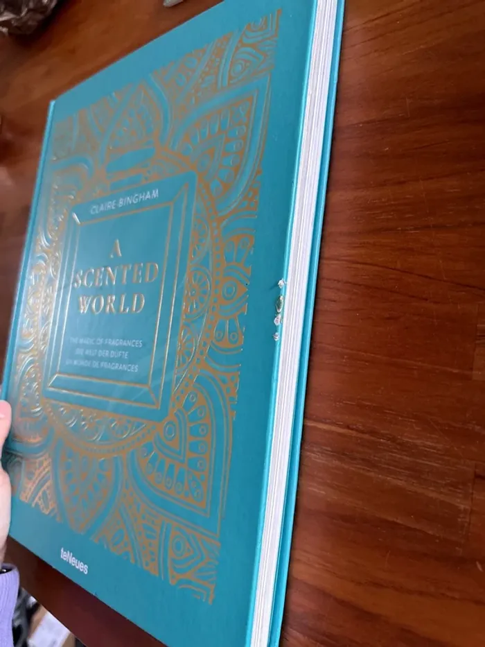 Livre à scented world - photo numéro 3