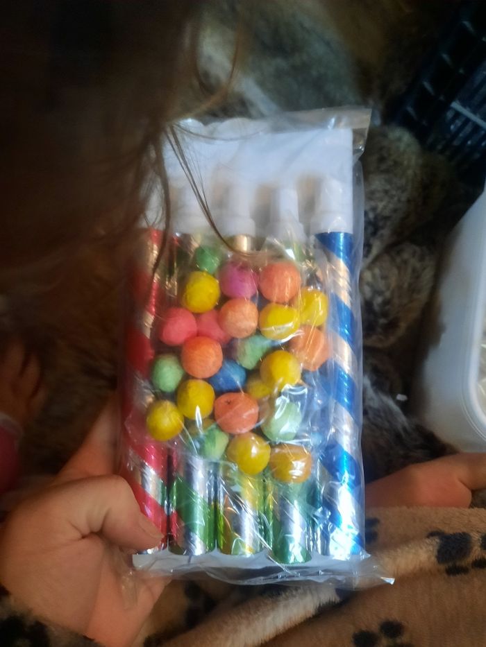 Jeu de cible femme avec 5 sarbacane brillante carton et boule papier