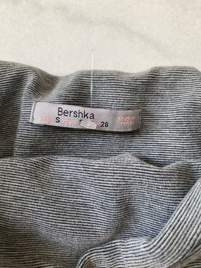 jupe bershka  taille s - photo numéro 2