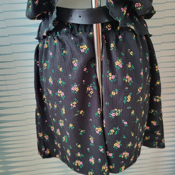 Short taille haute noir fleuri Promod taille L en excellent état - photo numéro 9