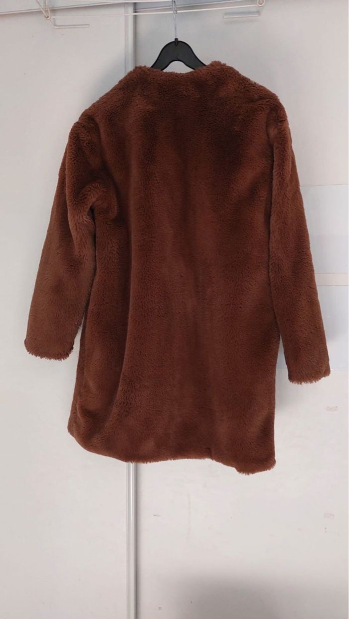 Manteau en fausse fourrure épaisse Pull & bear taille M en très bon état. - photo numéro 3