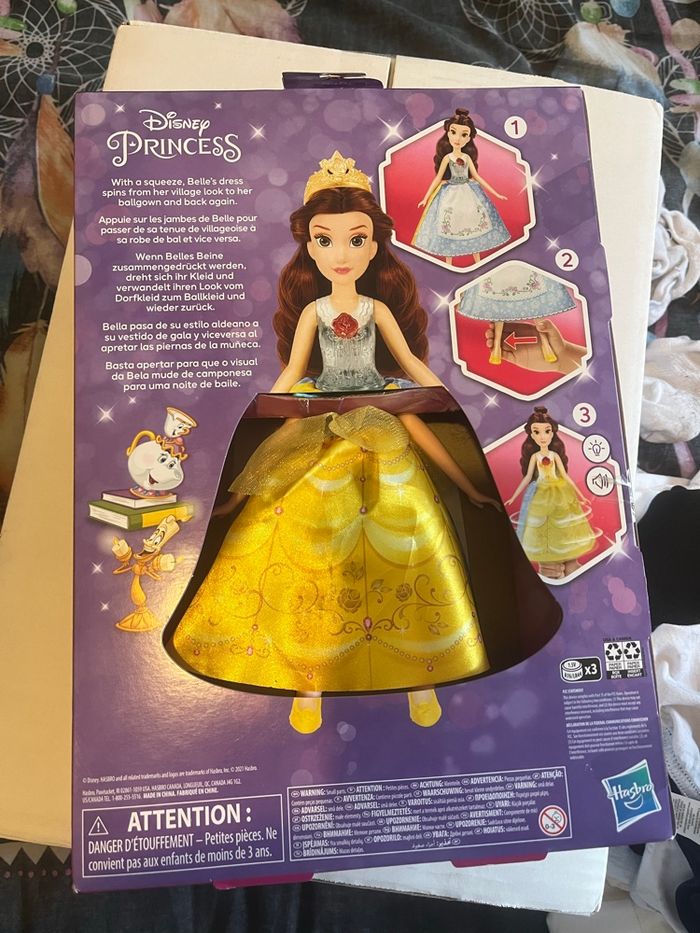 Poupée Disney Princesse Belle avec robes interchangeables - photo numéro 2
