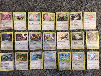 Cartes Pokémon base coloris gris clair